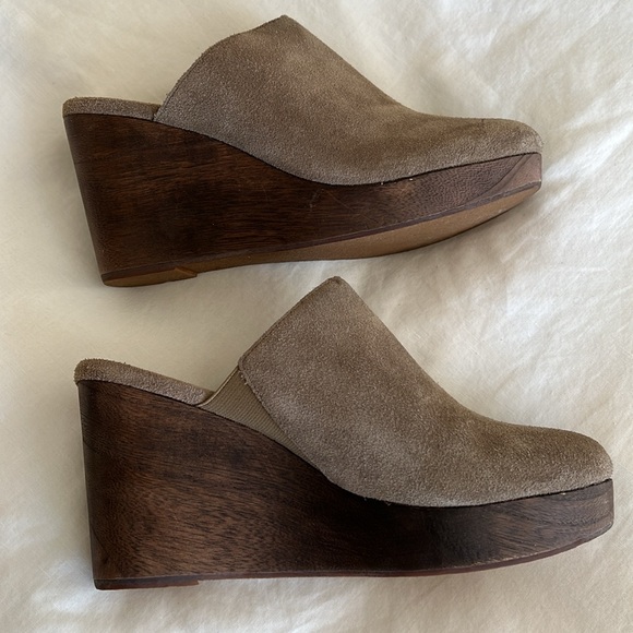 Bettye Muller New York suede platform clogs like new! Size 8.5 - Picture 10 of 10